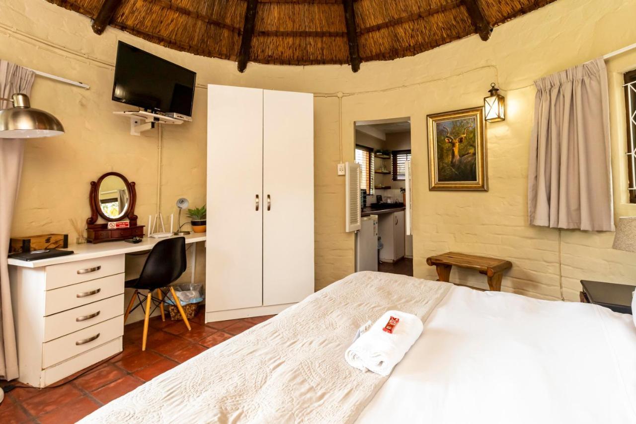 Fish Eagle Manor Bed & Breakfast Източен Лондон Екстериор снимка